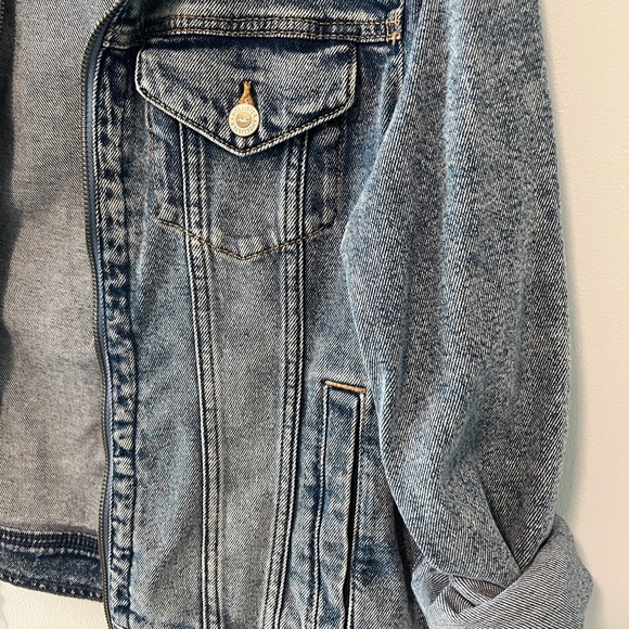 ✨Hollister Denim Jacket ✨ - Picture 3 of 5